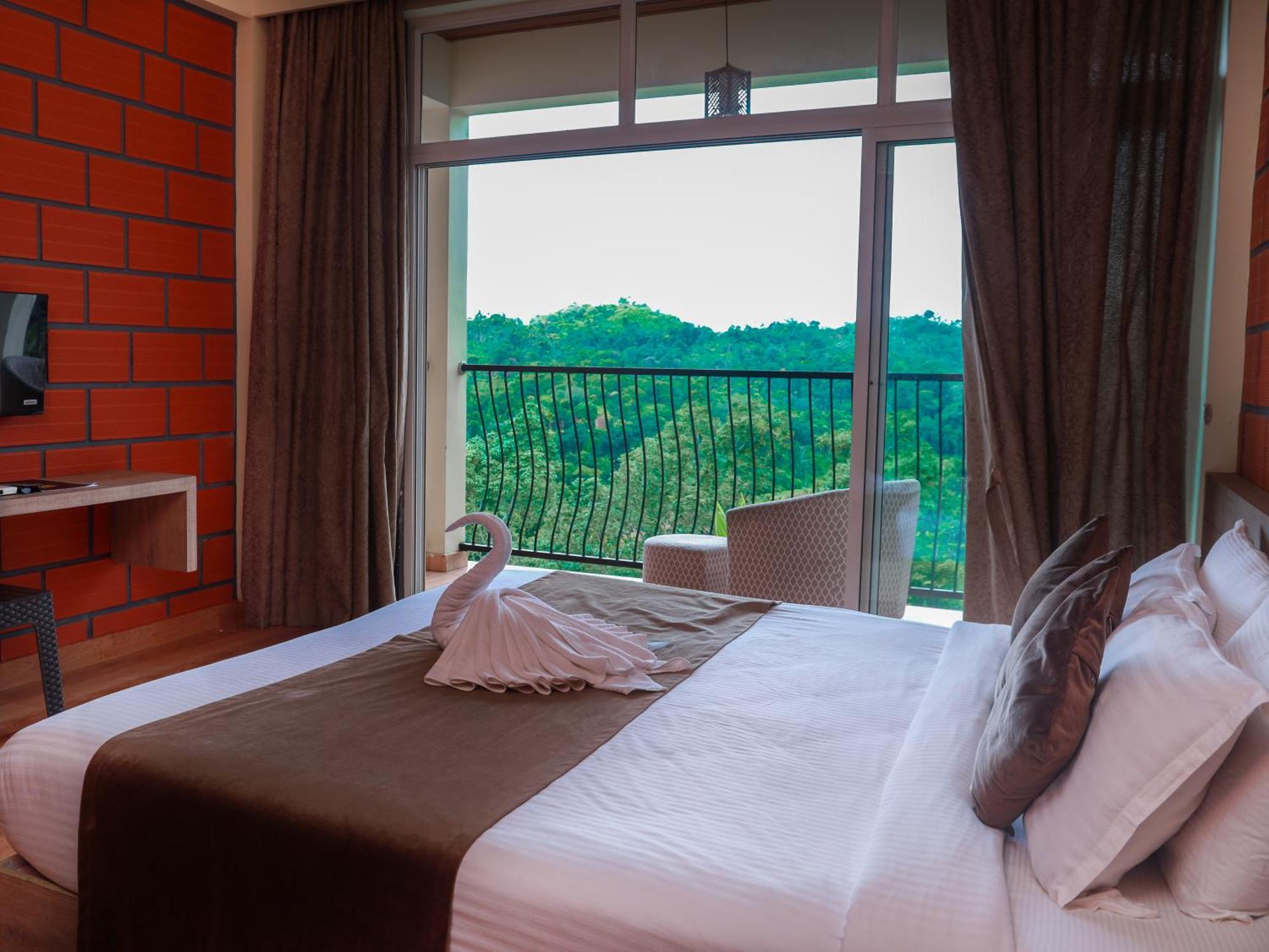 מאננטהוואדי Serene Crest Resort מראה חיצוני תמונה