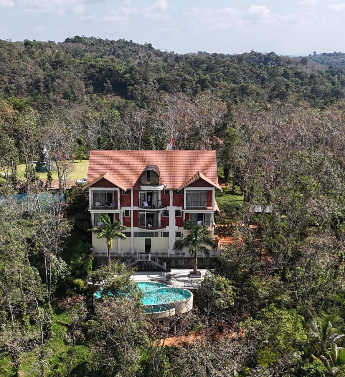 מאננטהוואדי Serene Crest Resort מראה חיצוני תמונה