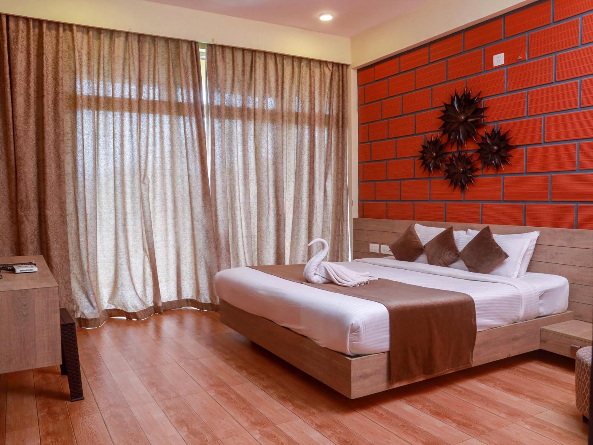מאננטהוואדי Serene Crest Resort מראה חיצוני תמונה